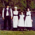 amish family.jpg