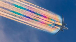 boeing-777-leaving-behind-a-rainbow-vapor-trail-v0-wiq2mlvdjnae1.jpeg